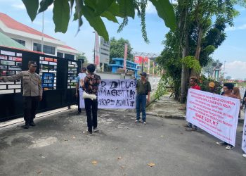 Puluhan Massa Laskar Kota Medan Tuding Mantan Kadishub Iswar Jual Kursi Honorer hingga Rp80 Juta
