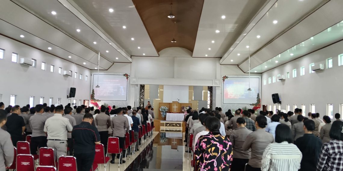 Personel Polda Sumut Gelar Ibadah Oikoumene, Doakan Keamanan dan Kedamaian Bangsa