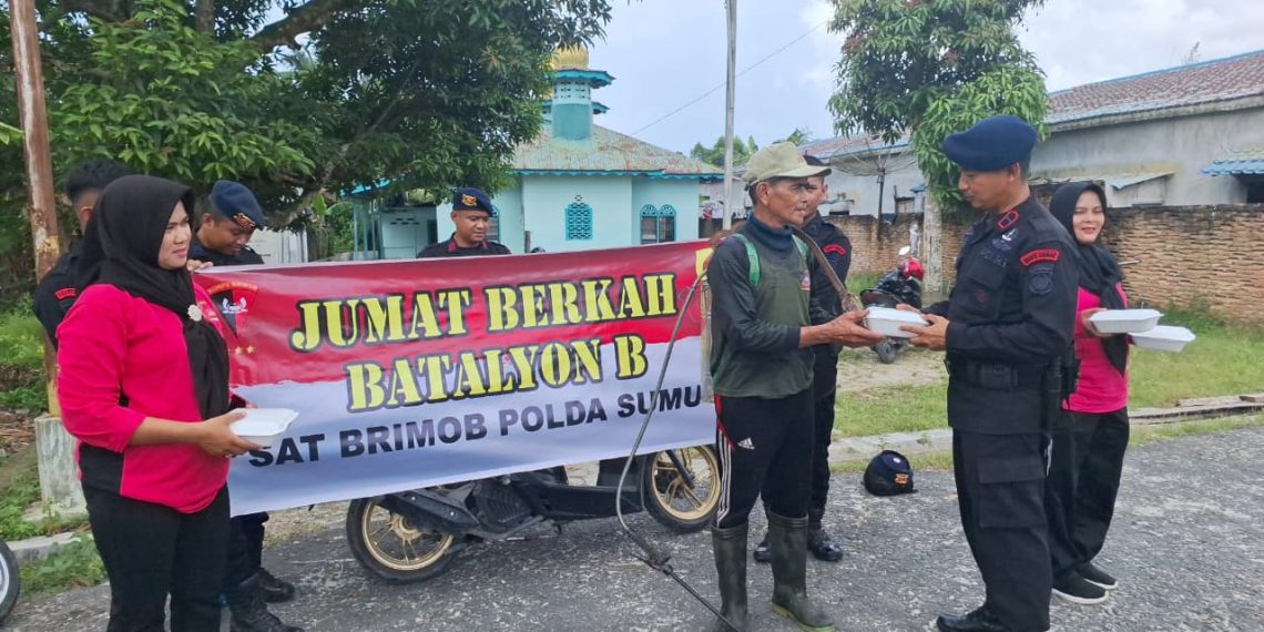 Brimob Polda Sumut dan Bhayangkari Tebar Kepedulian, Gelar Jum’at Berkah Berbagi Makan Siang di Kampung Wetan Tanjung Balai