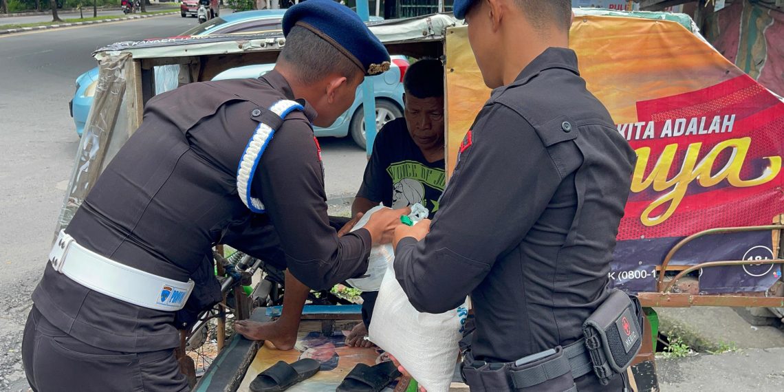 Brimob Sumut Tebar Kepedulian, Batalyon A Pelopor Gelar Bakti Sosial Jumat Berkah di Medan