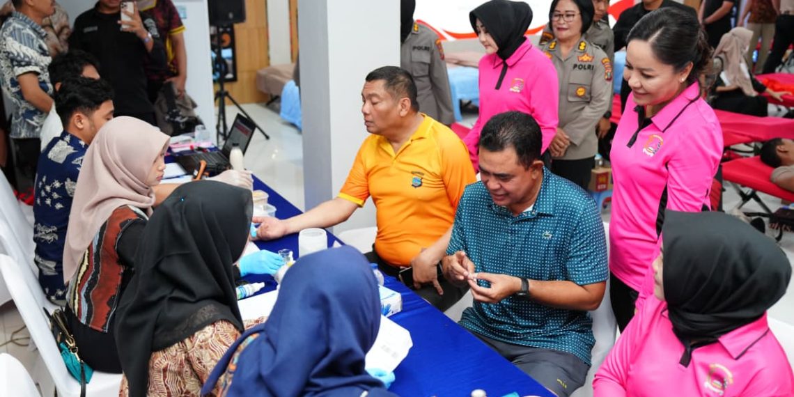 HUT ke-77, Polwan Polda Sumut Bersama Bhayangkari Tebar Kepedulian Lewat Donor Darah