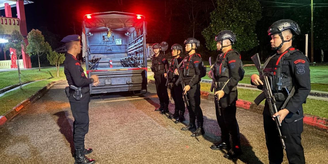 Dekat dengan Warga, Brimob Polda Sumut Gelar Patroli Dialogis dan Sambangi Pos Kamling di Gunungsitoli