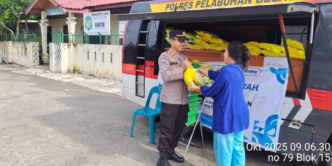 Polres Pelabuhan Belawan Gelar Gerakan Pangan Murah Polri, Jual 3 Ton Beras SPHP ke Warga