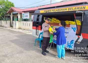 Polres Pelabuhan Belawan Gelar Gerakan Pangan Murah Polri, Jual 3 Ton Beras SPHP ke Warga