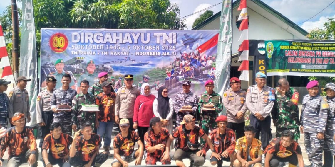 Sinergi TNI–Polri, Pemerintah dan Pemuda di Bedagai Rayakan HUT TNI dengan Gotong Royong dan Kejutan Kue