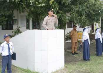 Polri Dukung Siswa SMPN 4 Tanjung Beringin Tumbuhkan Kepedulian dan Prestasi Lewat Upacara Bendera