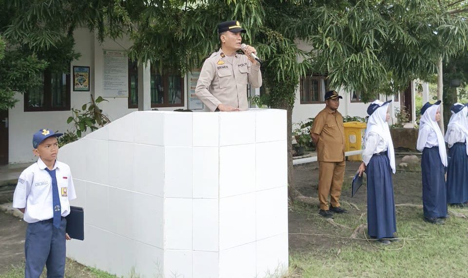 Polri Dukung Siswa SMPN 4 Tanjung Beringin Tumbuhkan Kepedulian dan Prestasi Lewat Upacara Bendera
