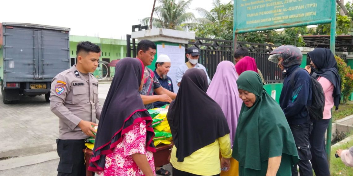 Jumat Berkah Polda Sumut: Polri Turun Langsung Bantu Masyarakat Lewat Gerakan Pangan Murah