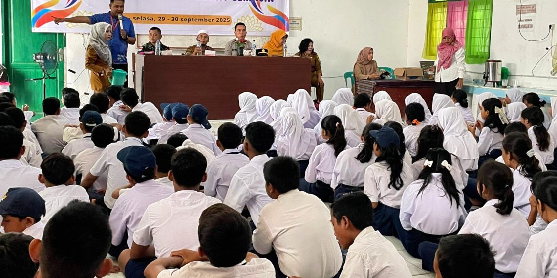 TNI–POLRI Bagikan Bubur Gratis dan Edukasi Kesehatan untuk Ratusan Siswa di Sergai
