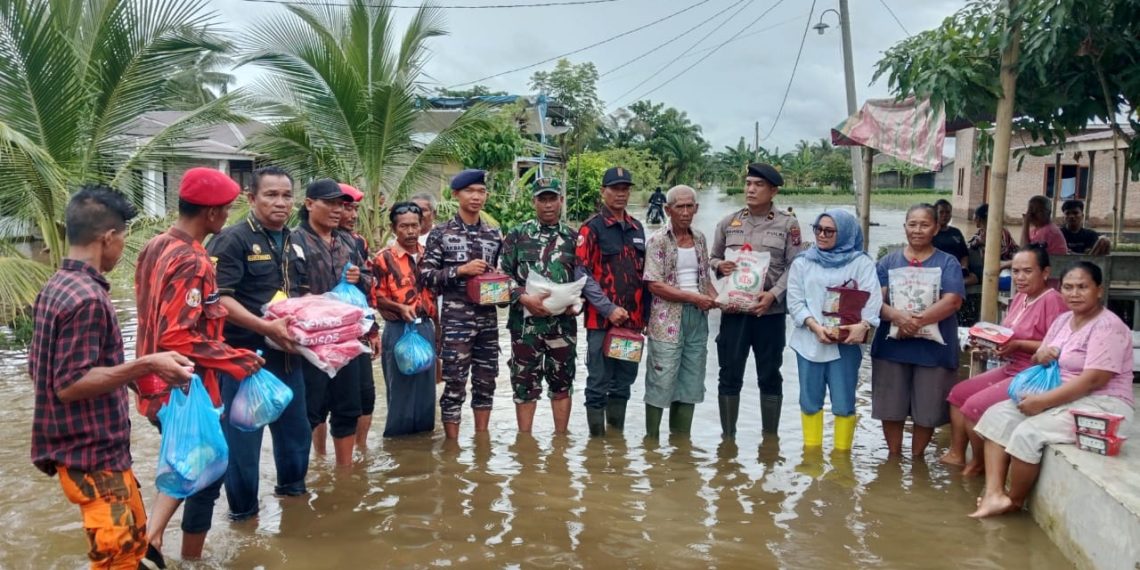 Sinergi TNI–Polri, Pemerintah dan Masyarakat Peduli Korban Banjir di Bedagai