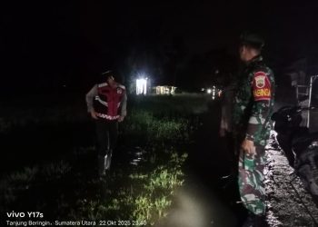 Bhabinkamtibmas dan Babinsa Tinjau Warga Terdampak Banjir di Bedagai