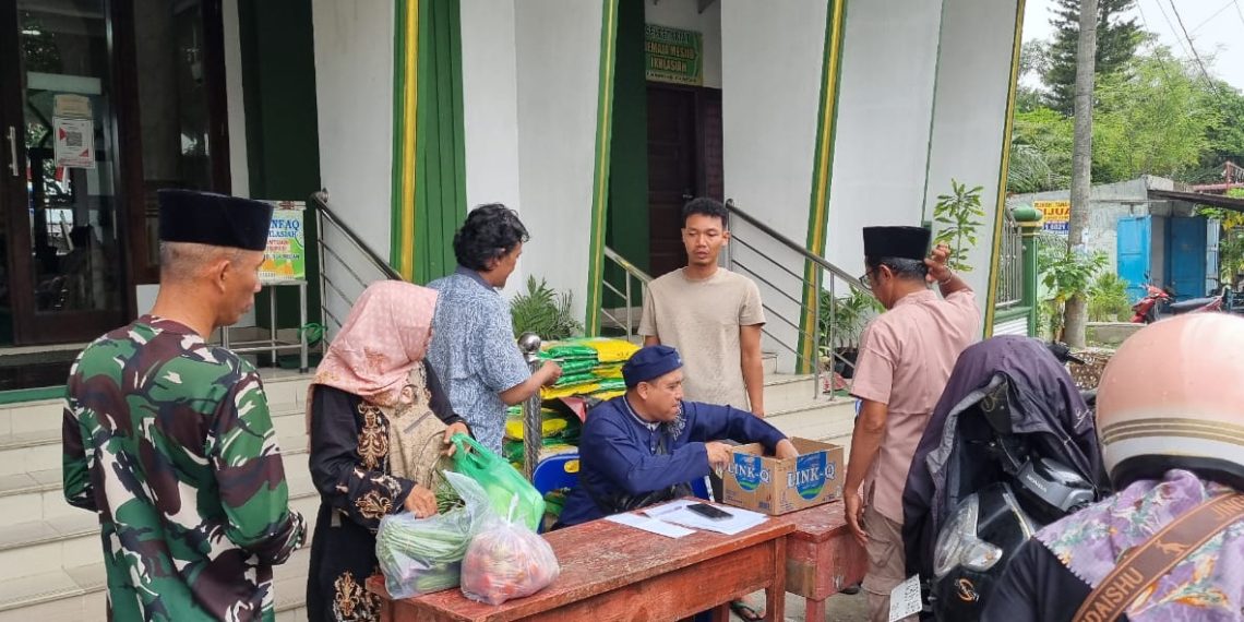 Satgaswil Sumut Densus 88 AT Polri bersama Polda Sumut dan Ex Napiter sukseskan gerakan pangan murah untuk masyarakat Sumatera Utara