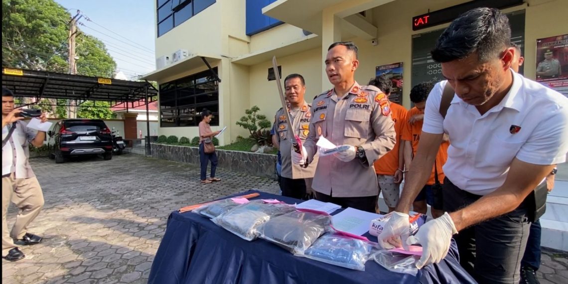 Polsek Medan Baru Ungkap Komplotan Begal Sadis, 3 Pelaku Ditangkap sudah 14 Kali Beraksi di Medan