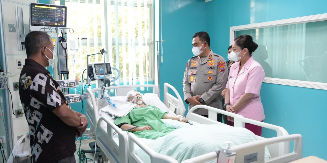 Kapolda Sumut Jenguk Korban Laka Lantas, Sampaikan Keprihatinan dan Doa untuk Kesembuhan